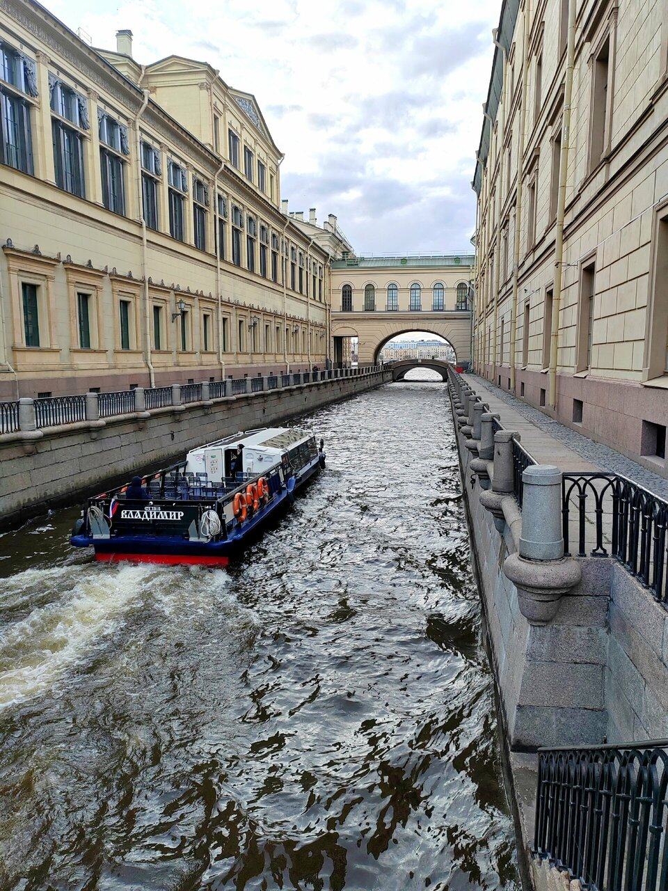 Кораблик по Неве